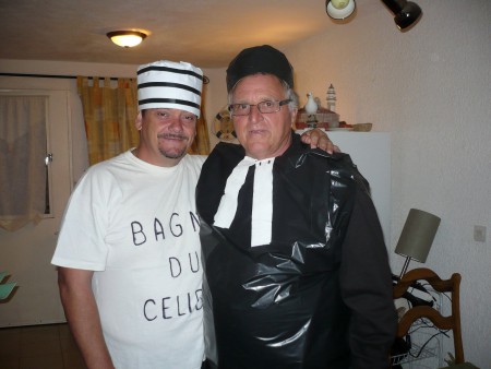 bon j'ai ete condamné mais je t'aime bien quand meme Maitre geskifo sous la jupe...